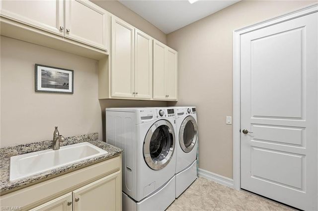 9446 Lagomar CT, Naples, FL 34114
