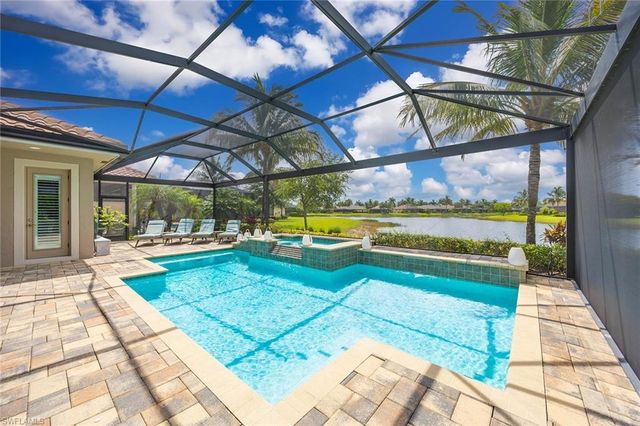 9446 Lagomar CT, Naples, FL 34114