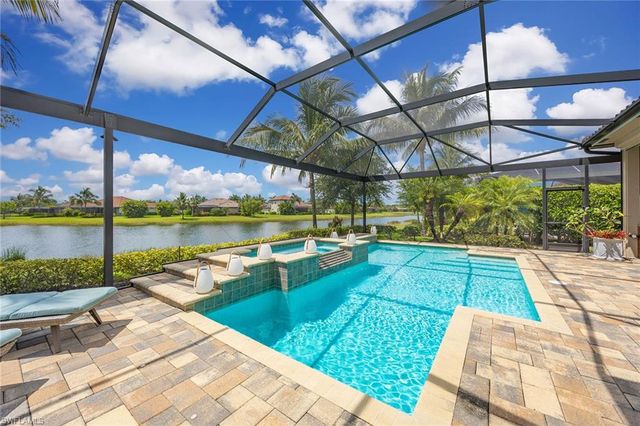 9446 Lagomar CT, Naples, FL 34114