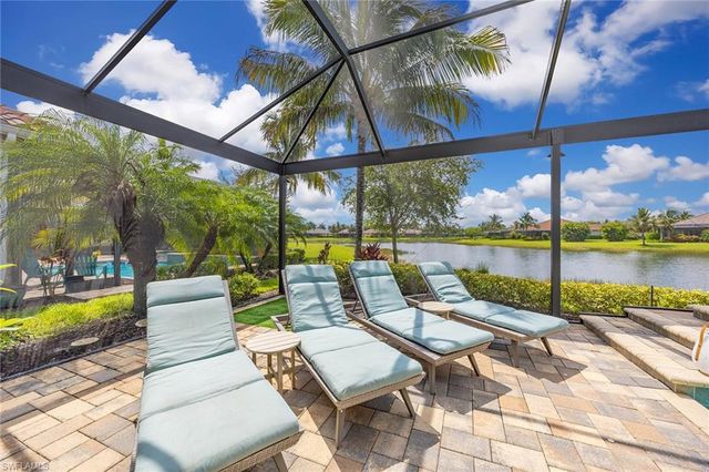 9446 Lagomar CT, Naples, FL 34114