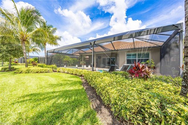 9446 Lagomar CT, Naples, FL 34114
