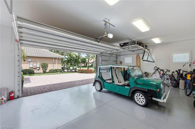 9446 Lagomar CT, Naples, FL 34114
