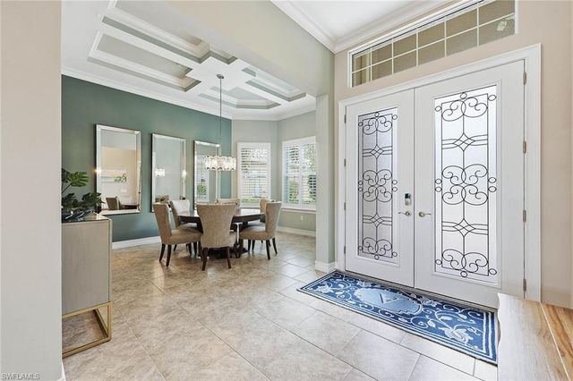 9446 Lagomar CT, Naples, FL 34114
