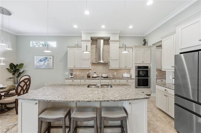 9446 Lagomar CT, Naples, FL 34114