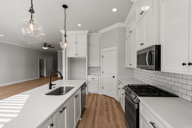 2321 Bridgegate Dr, Conway, AR 72034