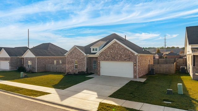 2321 Bridgegate Dr, Conway, AR 72034