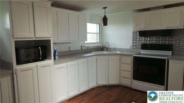 15 Canterbury Court, Forks Twp, PA 18040