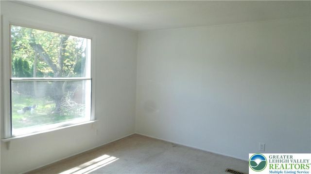 15 Canterbury Court, Forks Twp, PA 18040