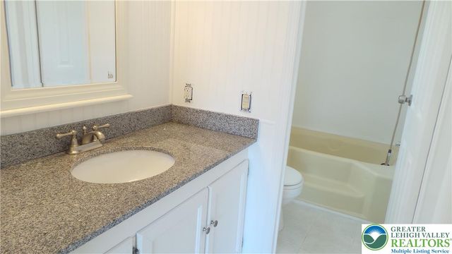 15 Canterbury Court, Forks Twp, PA 18040