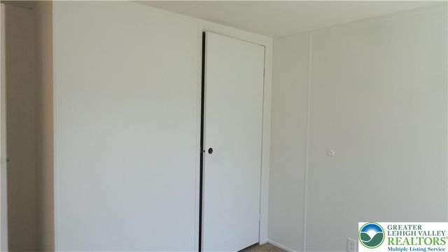 15 Canterbury Court, Forks Twp, PA 18040