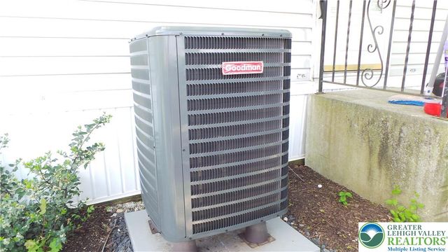 15 Canterbury Court, Forks Twp, PA 18040