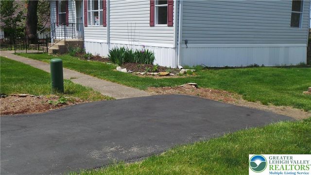 15 Canterbury Court, Forks Twp, PA 18040