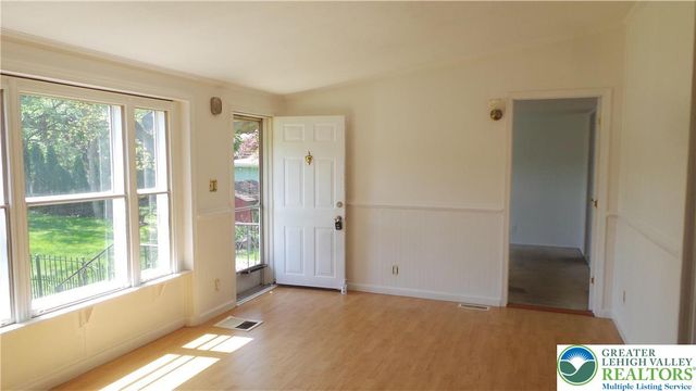 15 Canterbury Court, Forks Twp, PA 18040