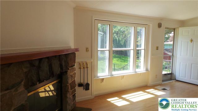 15 Canterbury Court, Forks Twp, PA 18040