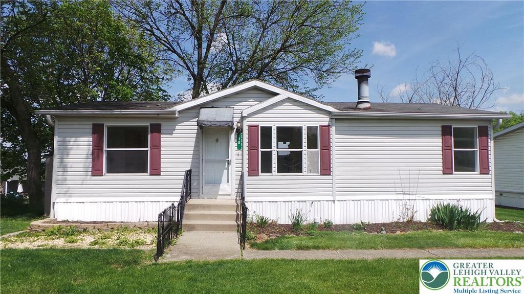 15 Canterbury Court, Forks Twp, PA 18040