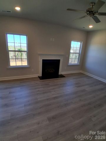 192 Mountain Island Drive 13, Statesville, NC 28677