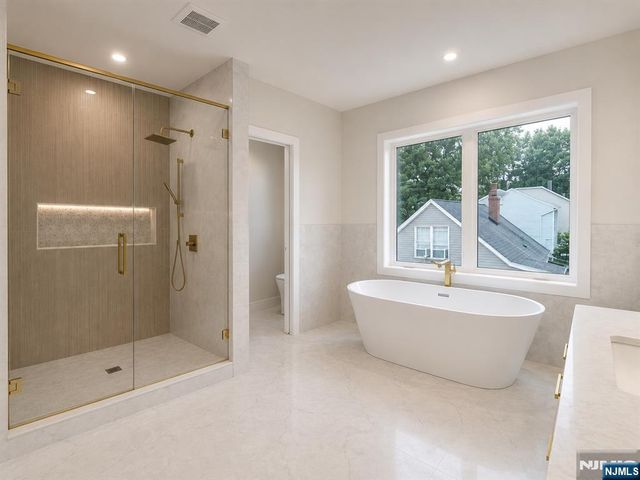 112 Old Tappan Road, Old Tappan, NJ 07675