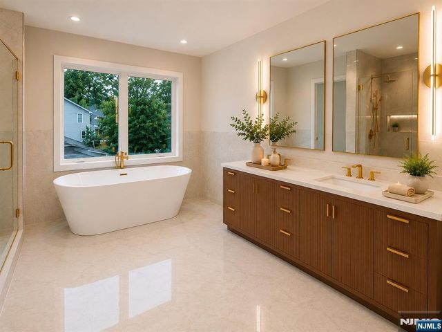 112 Old Tappan Road, Old Tappan, NJ 07675