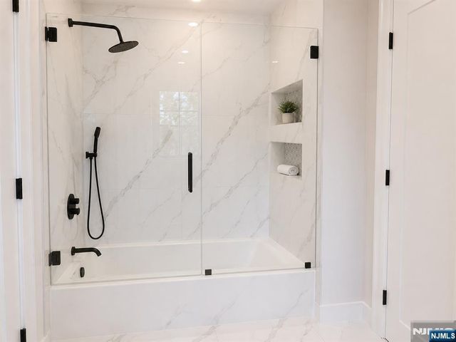 112 Old Tappan Road, Old Tappan, NJ 07675