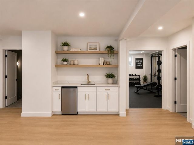 112 Old Tappan Road, Old Tappan, NJ 07675