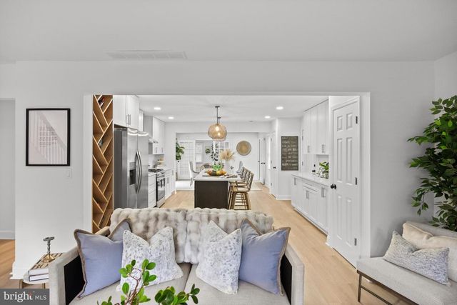 11 E SUTTON AVE, Moorestown, NJ 08057