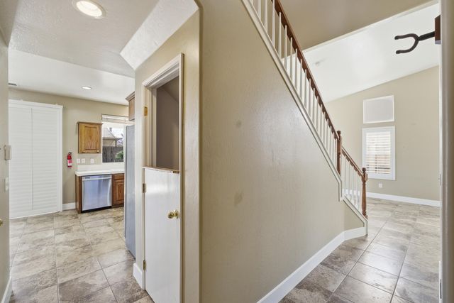 6229 W Ceres, Visalia, CA 93291