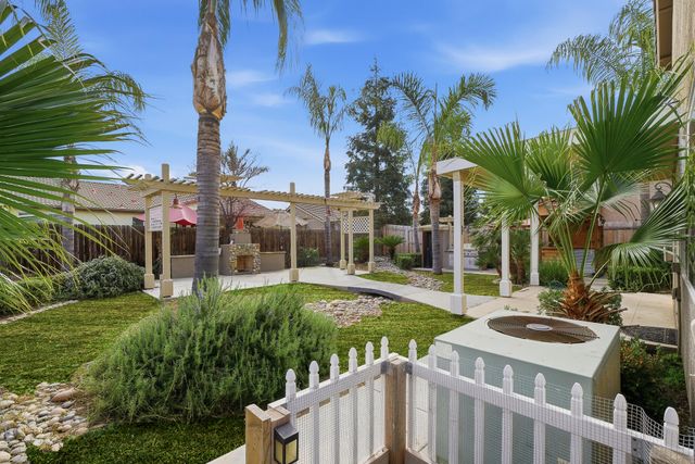 6229 W Ceres, Visalia, CA 93291