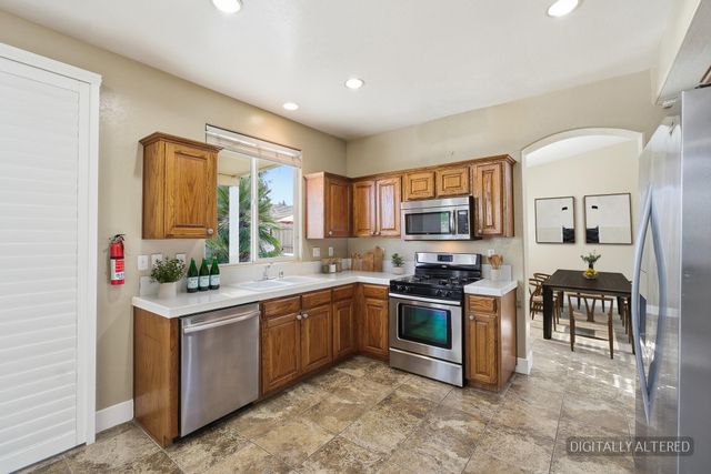 6229 W Ceres, Visalia, CA 93291