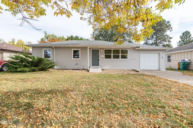 1807 Assumption Drive, Bismarck, ND 58501 property photo