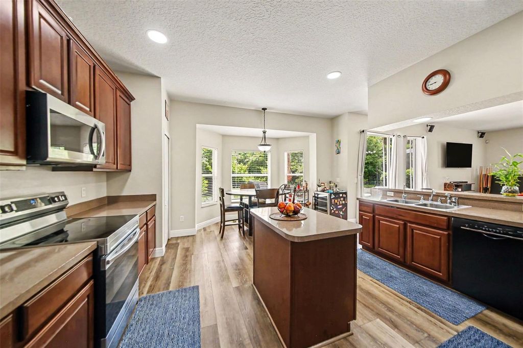 Image 14 of property listing at 10106 HIDDEN DUNES LANE, Orlando, FL 32832