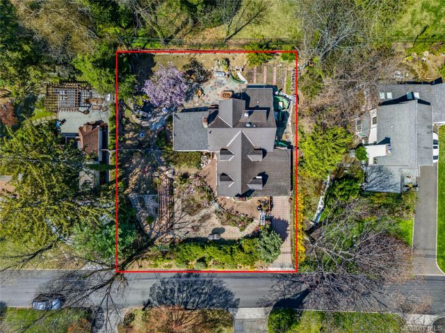 16 Ascot Ridge Road, Great Neck, NY 11021