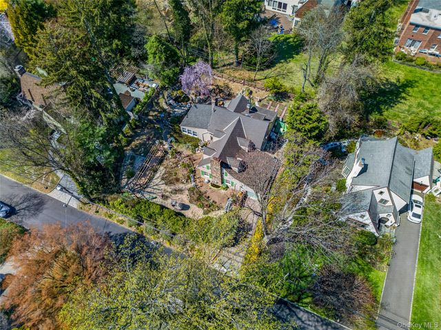 16 Ascot Ridge Road, Great Neck, NY 11021