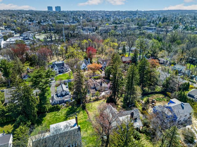16 Ascot Ridge Road, Great Neck, NY 11021
