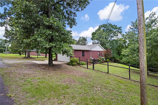 90 Birdsong Road, Russellville, AR 72802