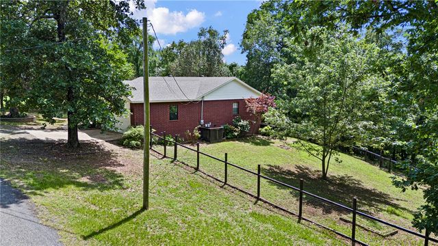 90 Birdsong Road, Russellville, AR 72802