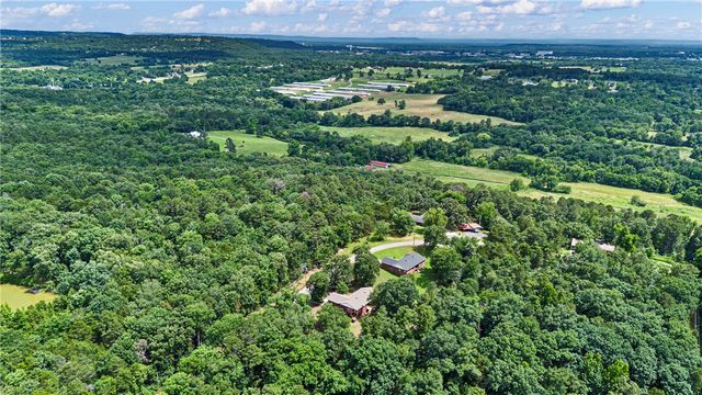 90 Birdsong Road, Russellville, AR 72802