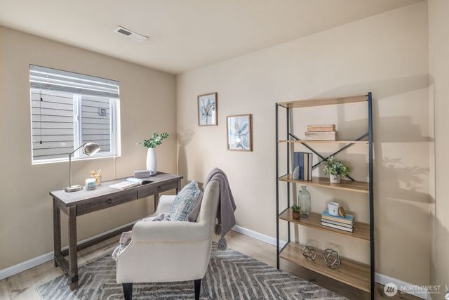 25912 35th Place S, Kent, WA 98032