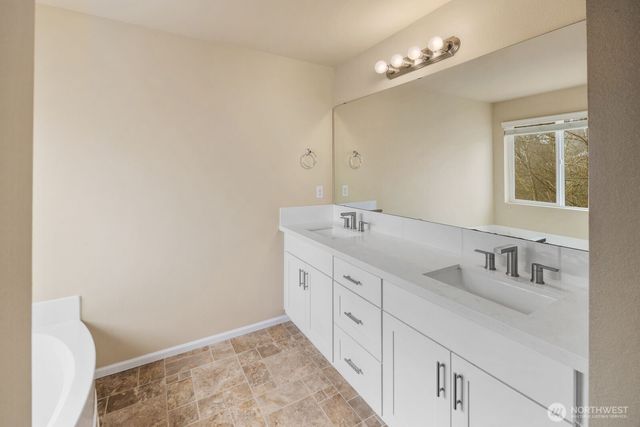 25912 35th Place S, Kent, WA 98032