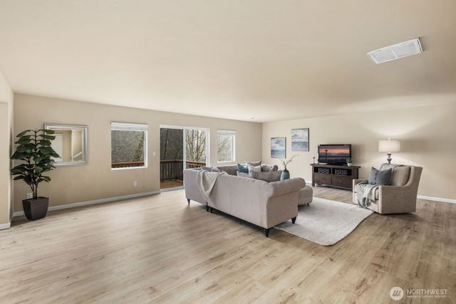 25912 35th Place S, Kent, WA 98032