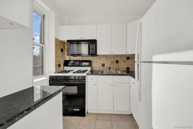 811 Bronx River Road 3C, Bronxville, NY 10708