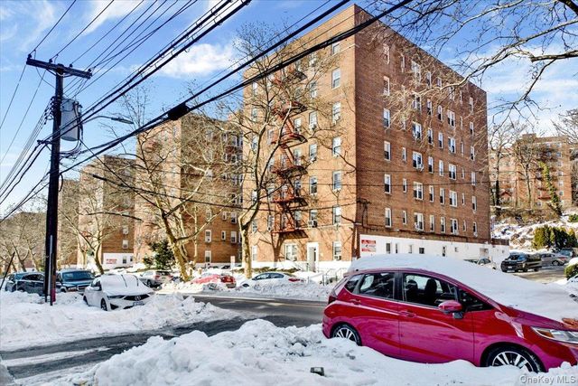 811 Bronx River Road 3C, Bronxville, NY 10708