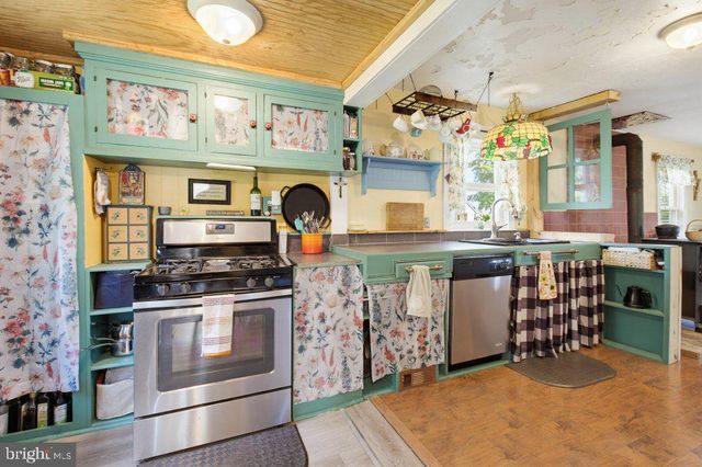 801 OLD COMMONS RD, Windsor, PA 17366