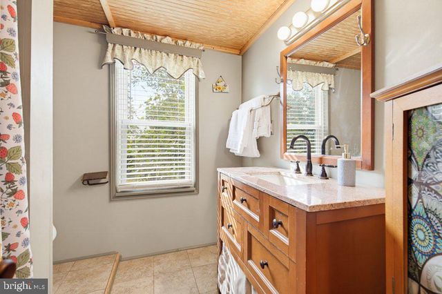 801 OLD COMMONS RD, Windsor, PA 17366