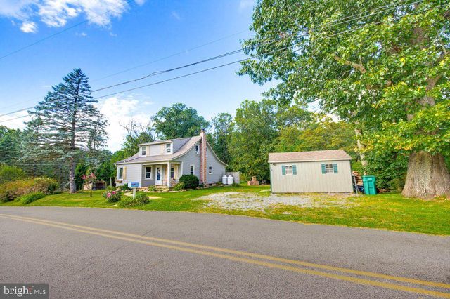 801 OLD COMMONS RD, Windsor, PA 17366