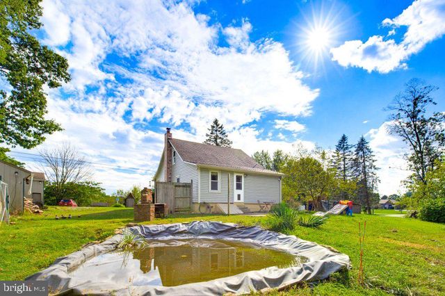 801 OLD COMMONS RD, Windsor, PA 17366