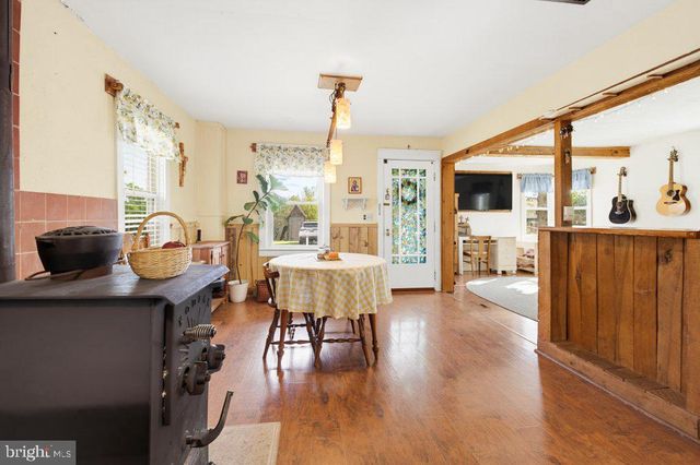 801 OLD COMMONS RD, Windsor, PA 17366