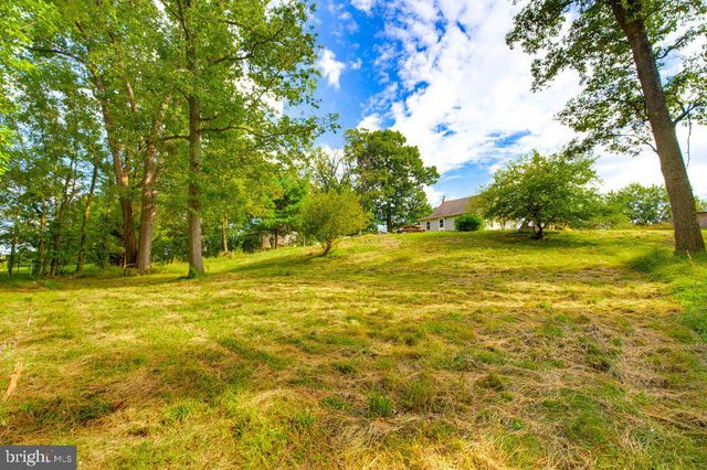 801 OLD COMMONS RD, Windsor, PA 17366