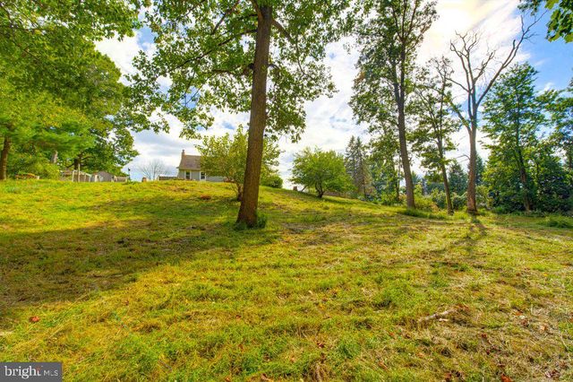 801 OLD COMMONS RD, Windsor, PA 17366