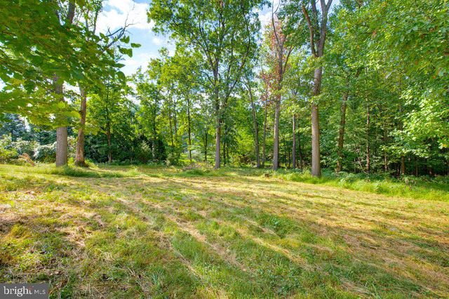 801 OLD COMMONS RD, Windsor, PA 17366