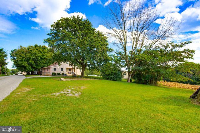 801 OLD COMMONS RD, Windsor, PA 17366